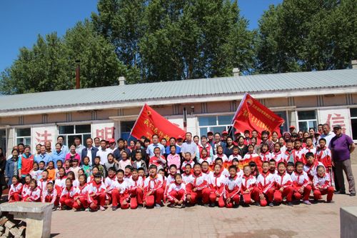 2018年5月25日大慶油田信息技術(shù)公司黨員服務(wù)熱線赴林甸縣花園鎮(zhèn)豐收